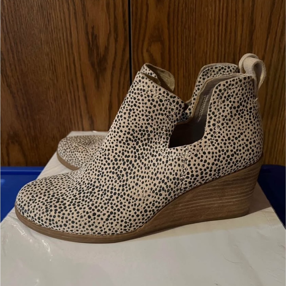 TOMS Kallie Suede Leopard Print Ankle Boots